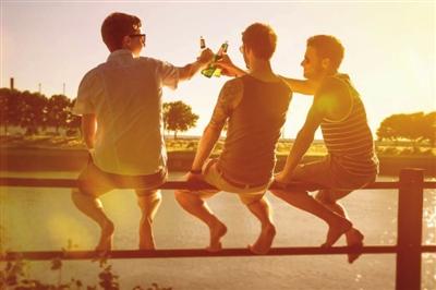 男性长期饮酒会导致不育？