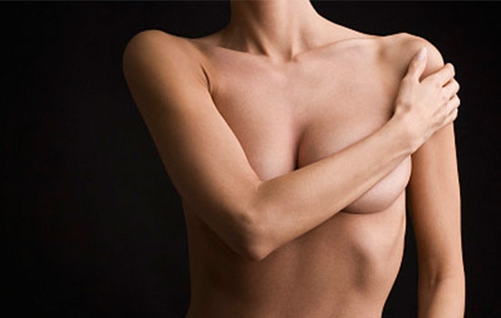 什么原因导致乳房一边大一边小及其危害和治疗