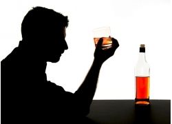 男性需警惕经常喝酒会伤害到生育能力